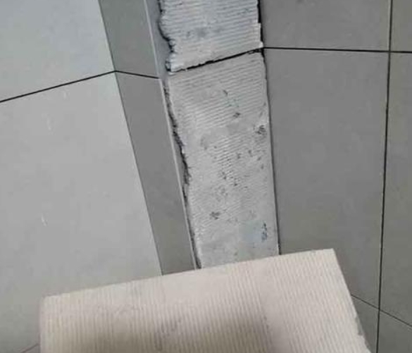 淳安瓷砖空鼓维修公司分享下厨房瓷砖脱落的补救措施。
